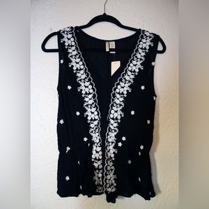 NWT Japna Black and White Embroidered Blouse size medium